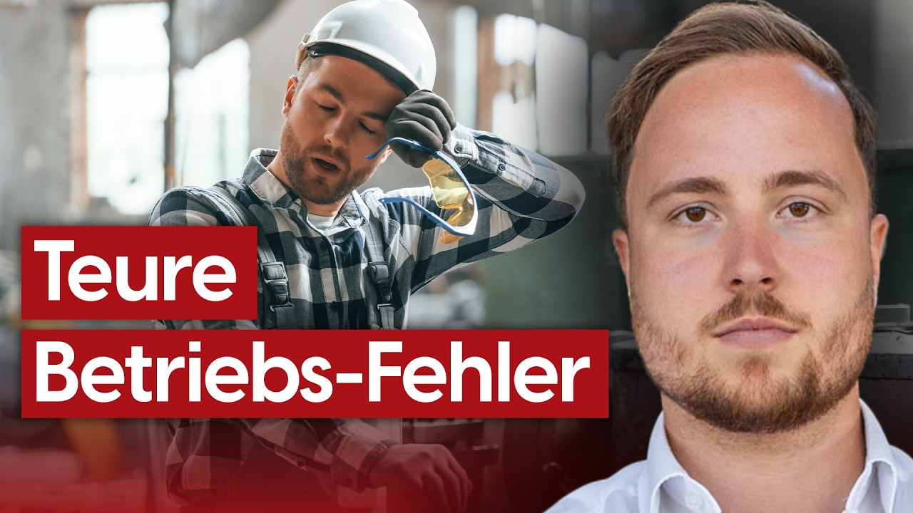 Geschäftsführer im Mittelstand prüft Bewerbungsunterlagen am Schreibtisch