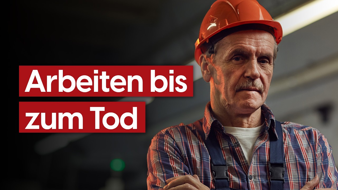 Ältere Fachkraft arbeitet als Mentor mit jungem Auszubildenden in einer Werkhalle