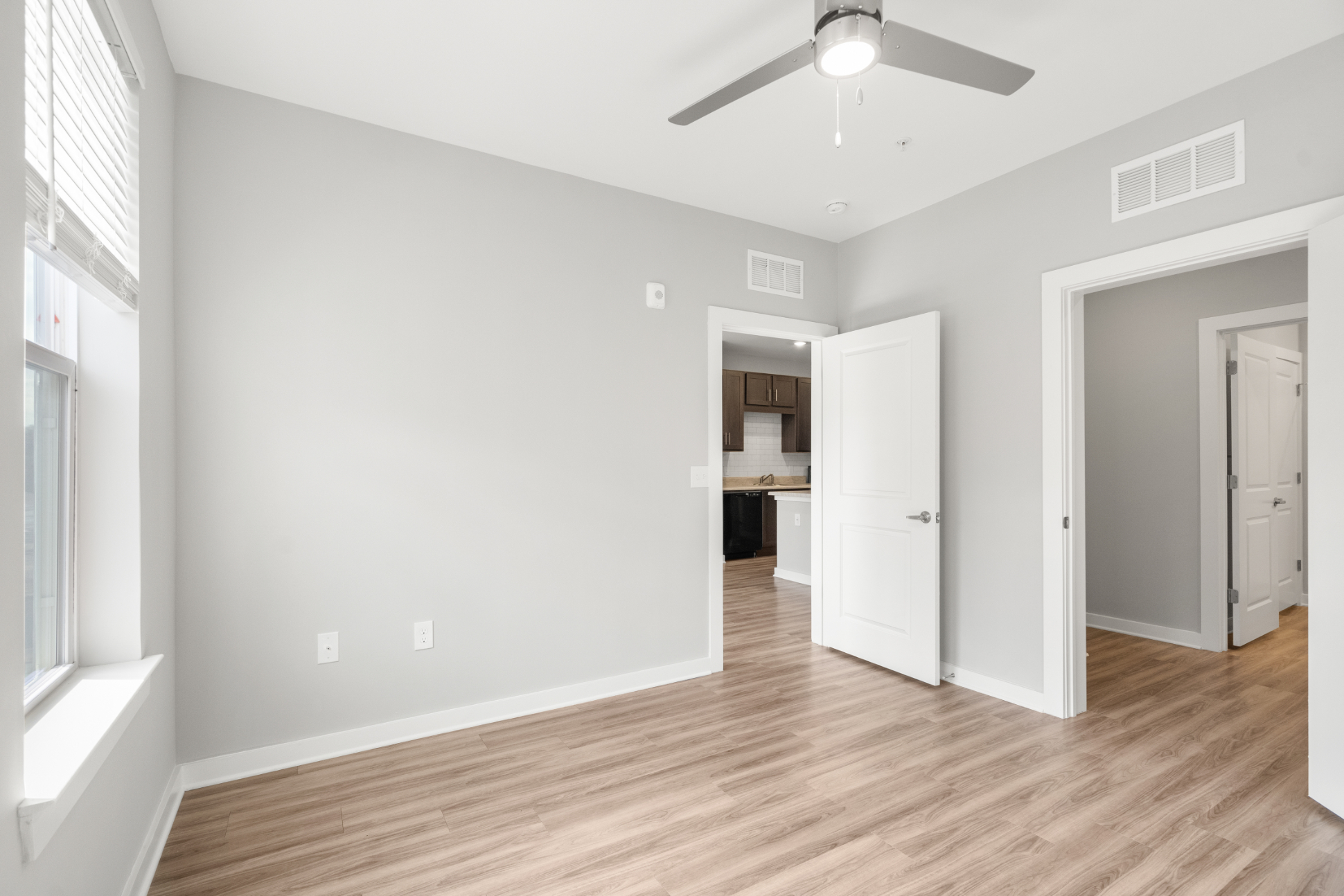 Unfurnished living area with ceiling fan