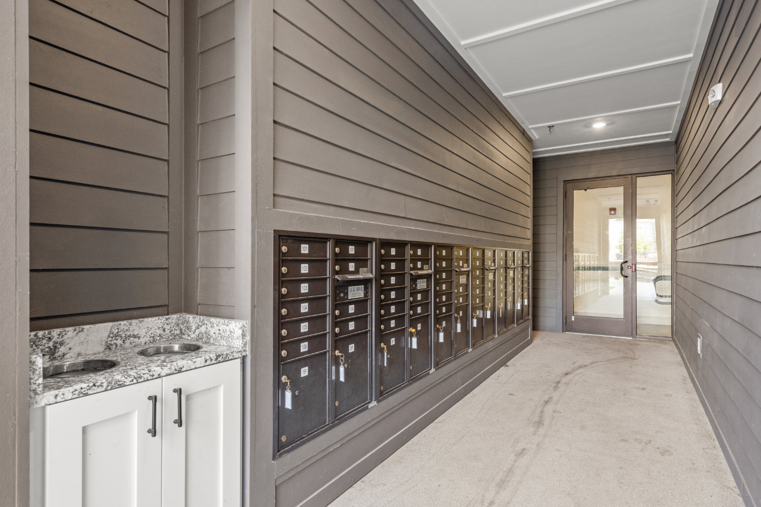 Covered mailbox area