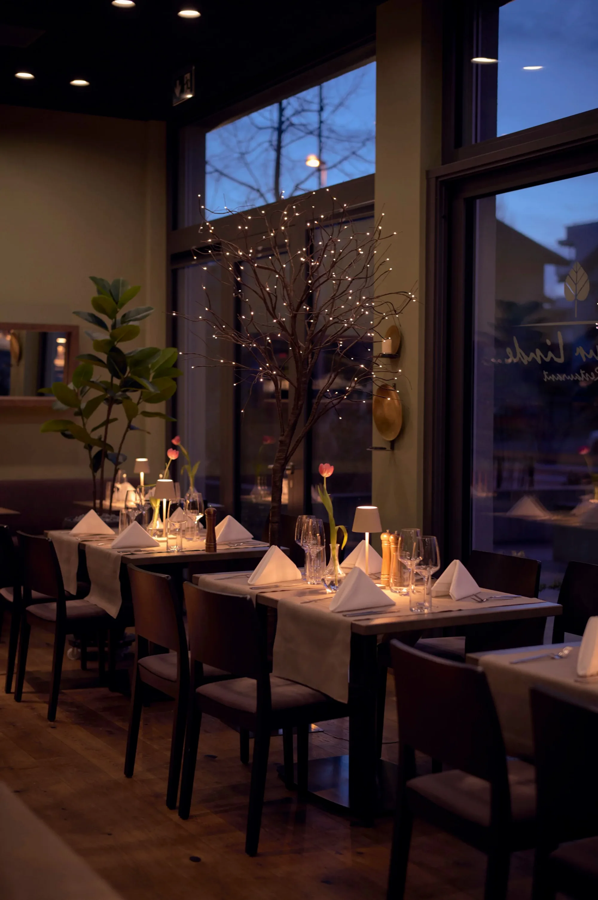 A laid table at Zur Linde
