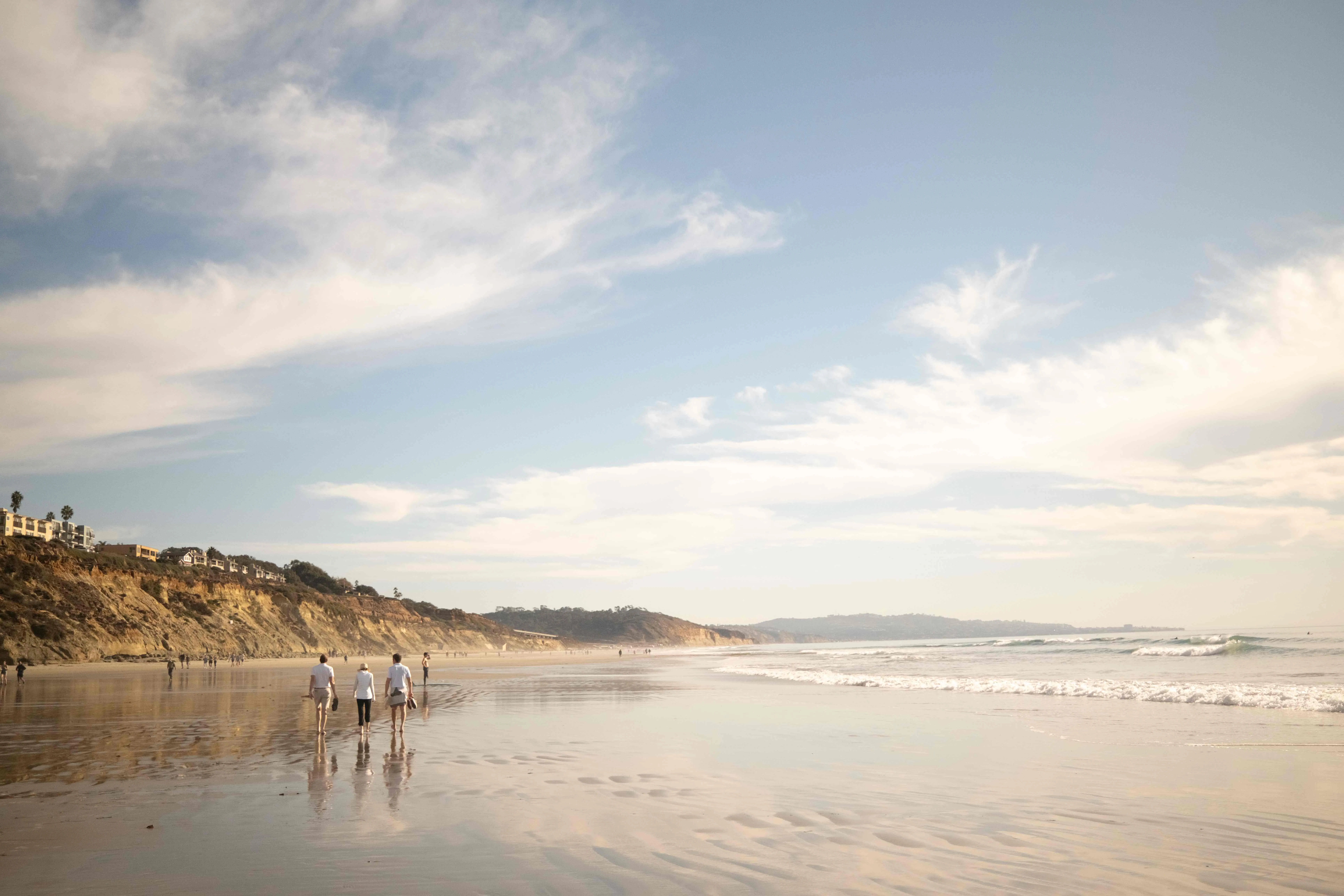 People walking a San Diego beach — photography by Kanyon Studio