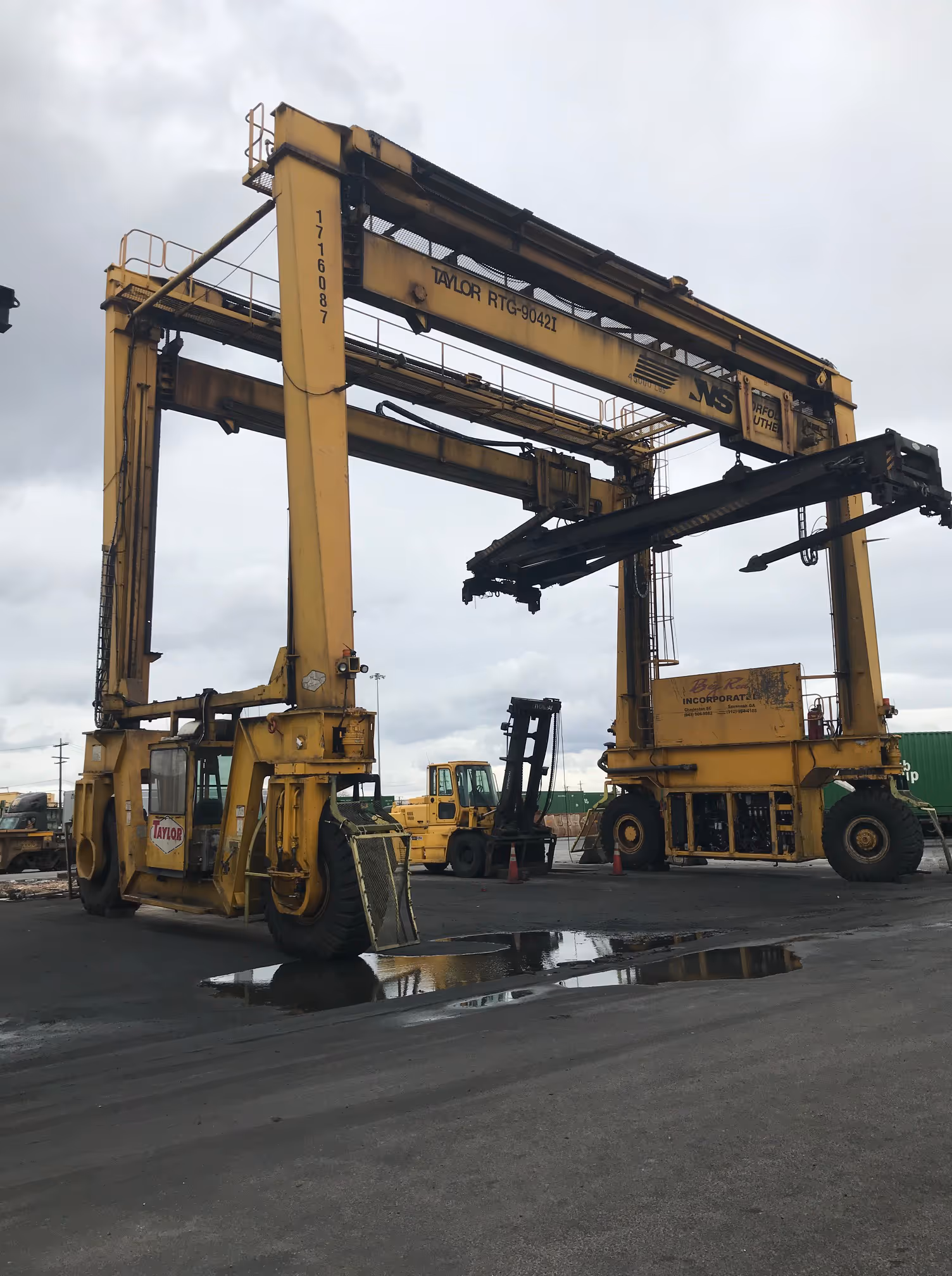 Oversized steel structure being moved with heavy-duty gantry crane