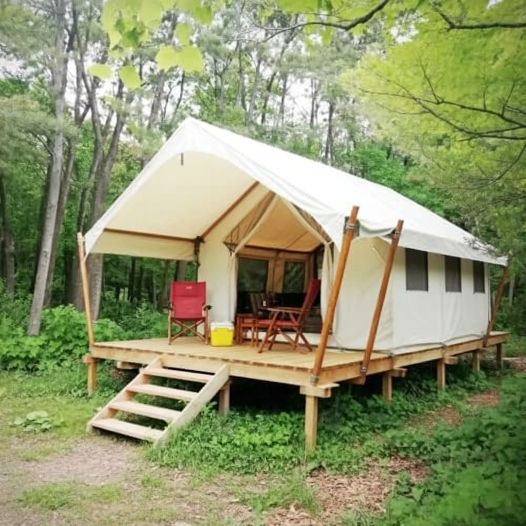 Glamping Tent or Primitive Tent? Choose Your Ideal Adventure
