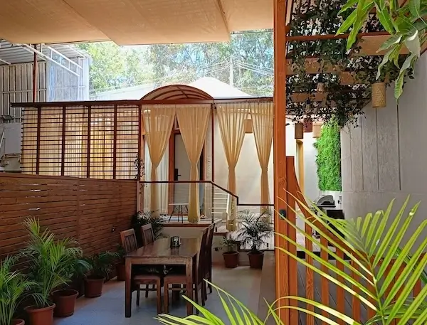 Living in a Yurt Full Time – What it’s really like? (Pros, Cons & Lessons Learned)