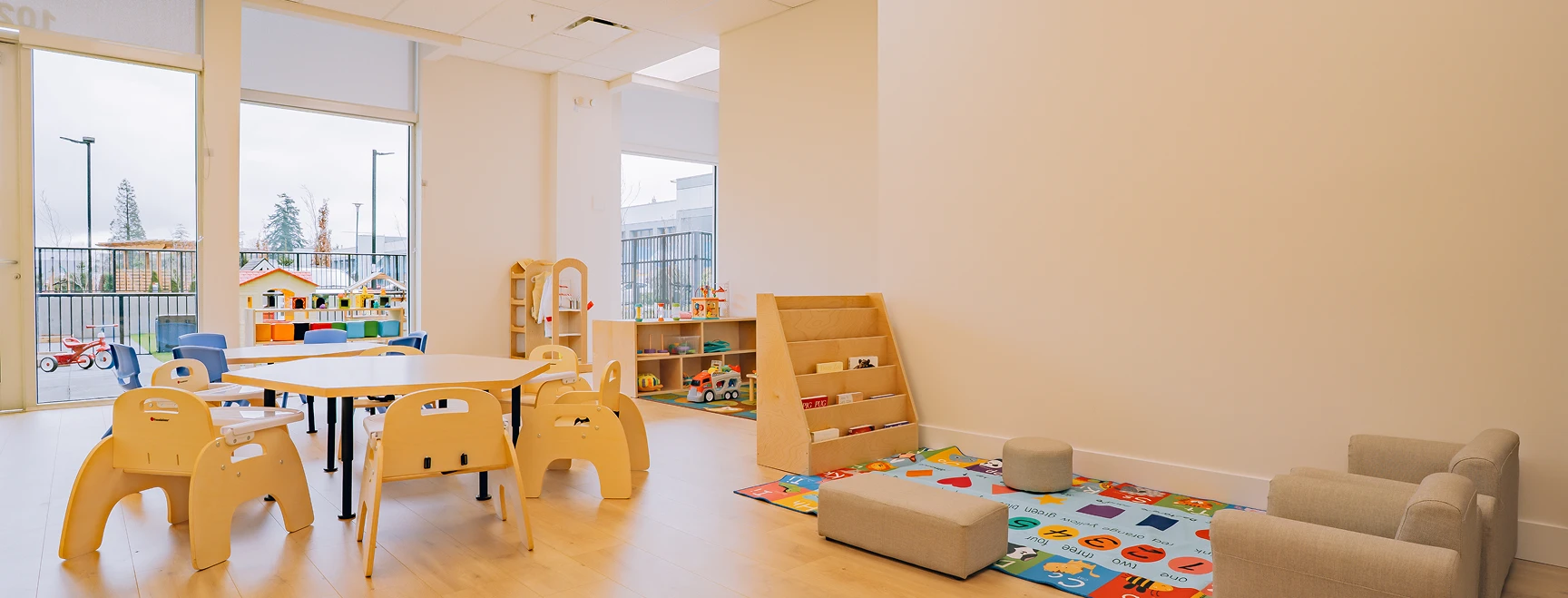 B Kids location photo, the room with toys, chairs and tables