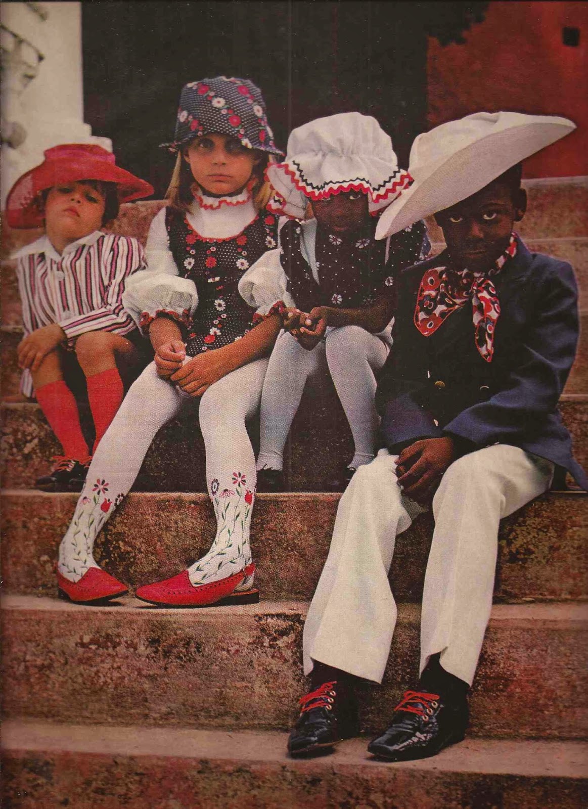 6.Bazaar's Children Saul Leiter-6