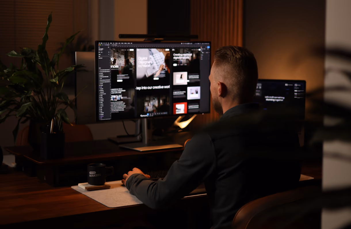 Nick working at a dual-monitor setup in the Digitalmakers office