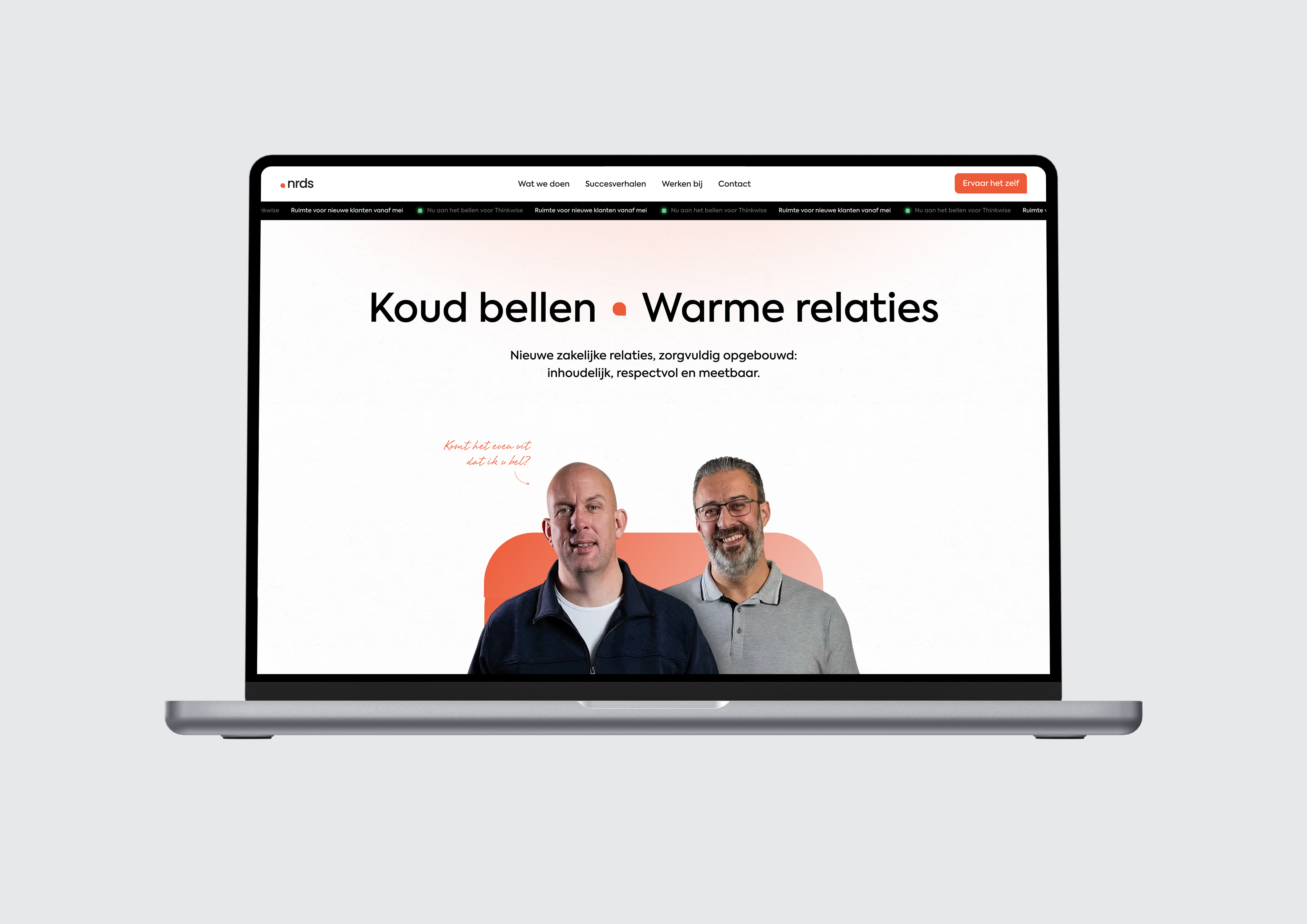 Website displayed on laptop with two men and Dutch text about building respectful business relationships.