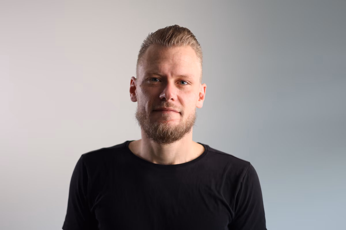 Portrait of Nick, co-founder of Digitalmakers