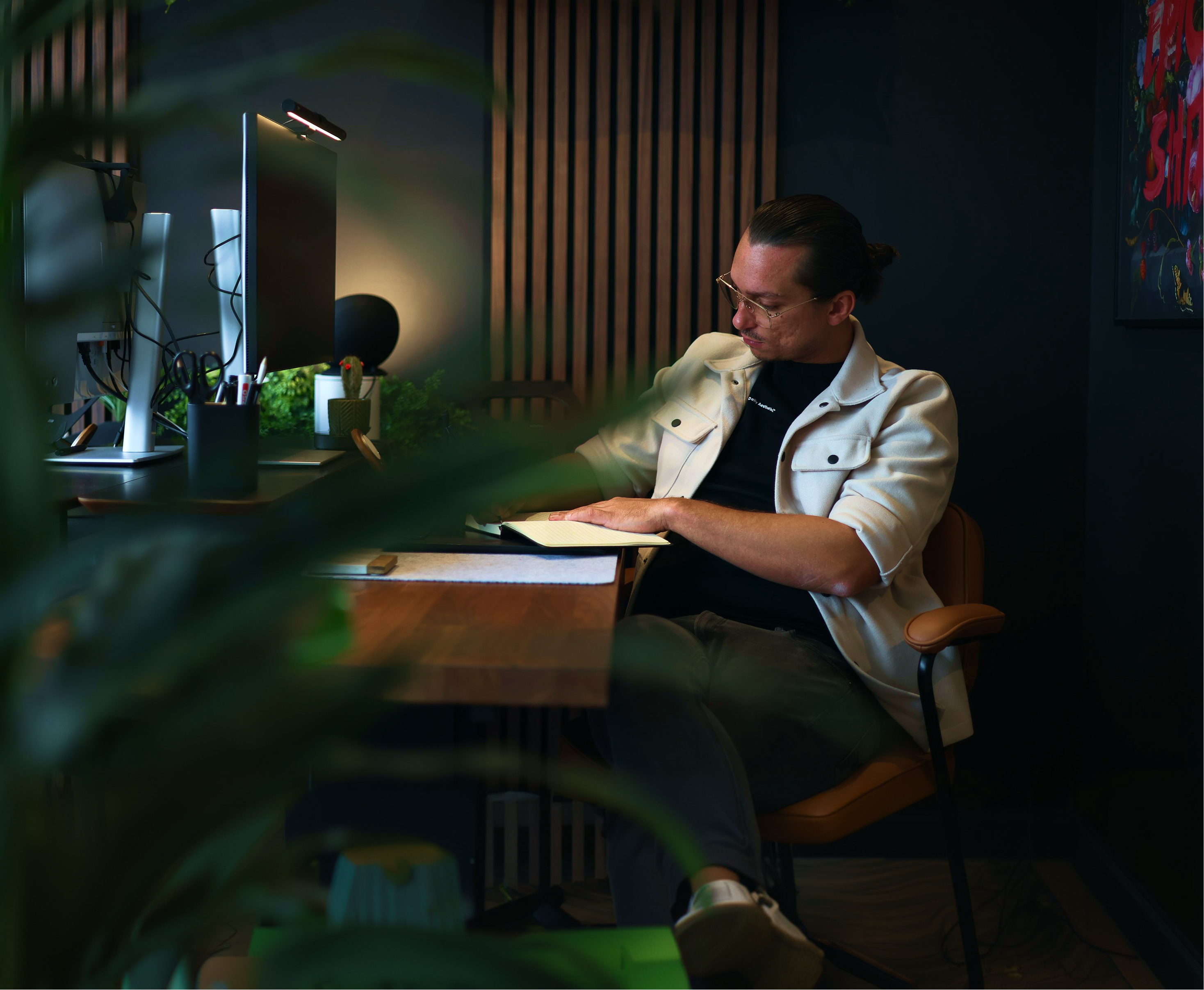 Robin working at his desk in the Digitalmakers office