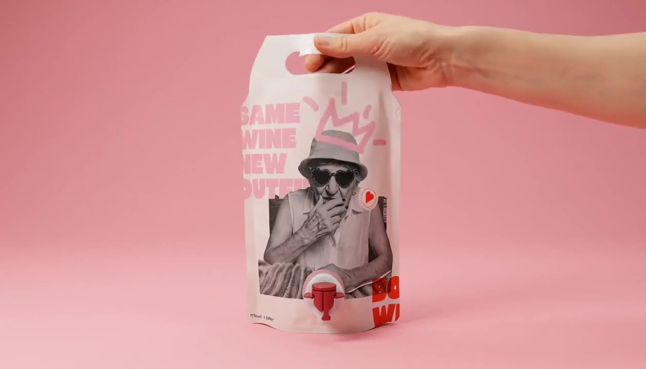 A hand places the Bowi pouch on a pink backdrop