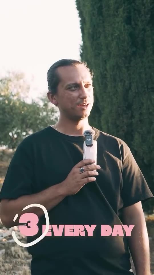 Instagram Reel: the founders describe Bowi in three words