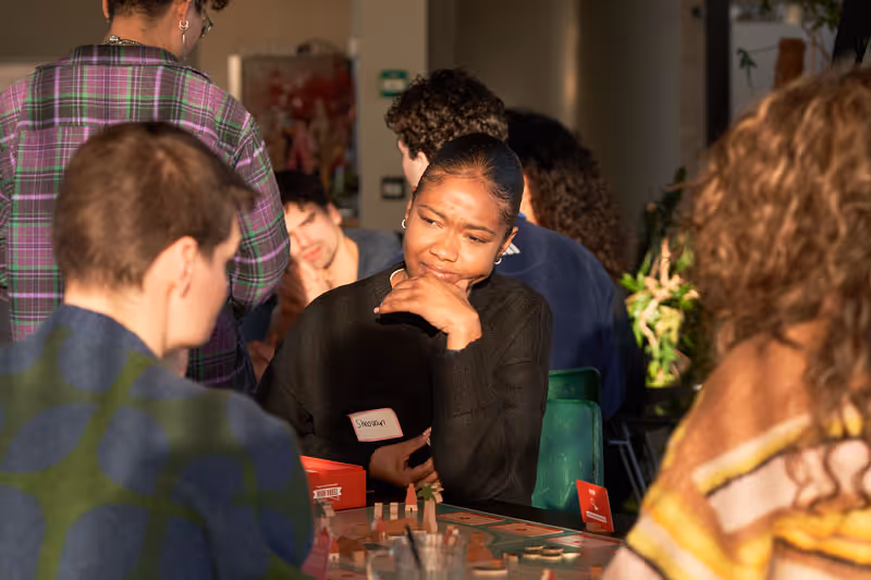 Deelnemer van Het Weekend in gesprek met andere deelnemers