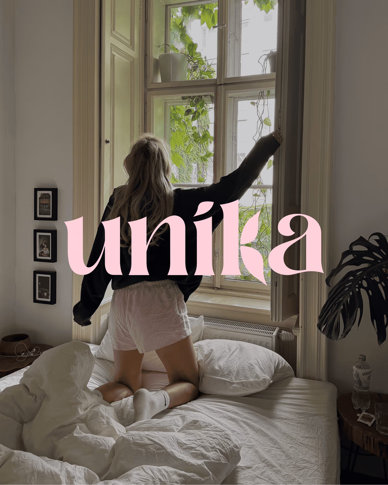 Logo UNIKA avec fond image