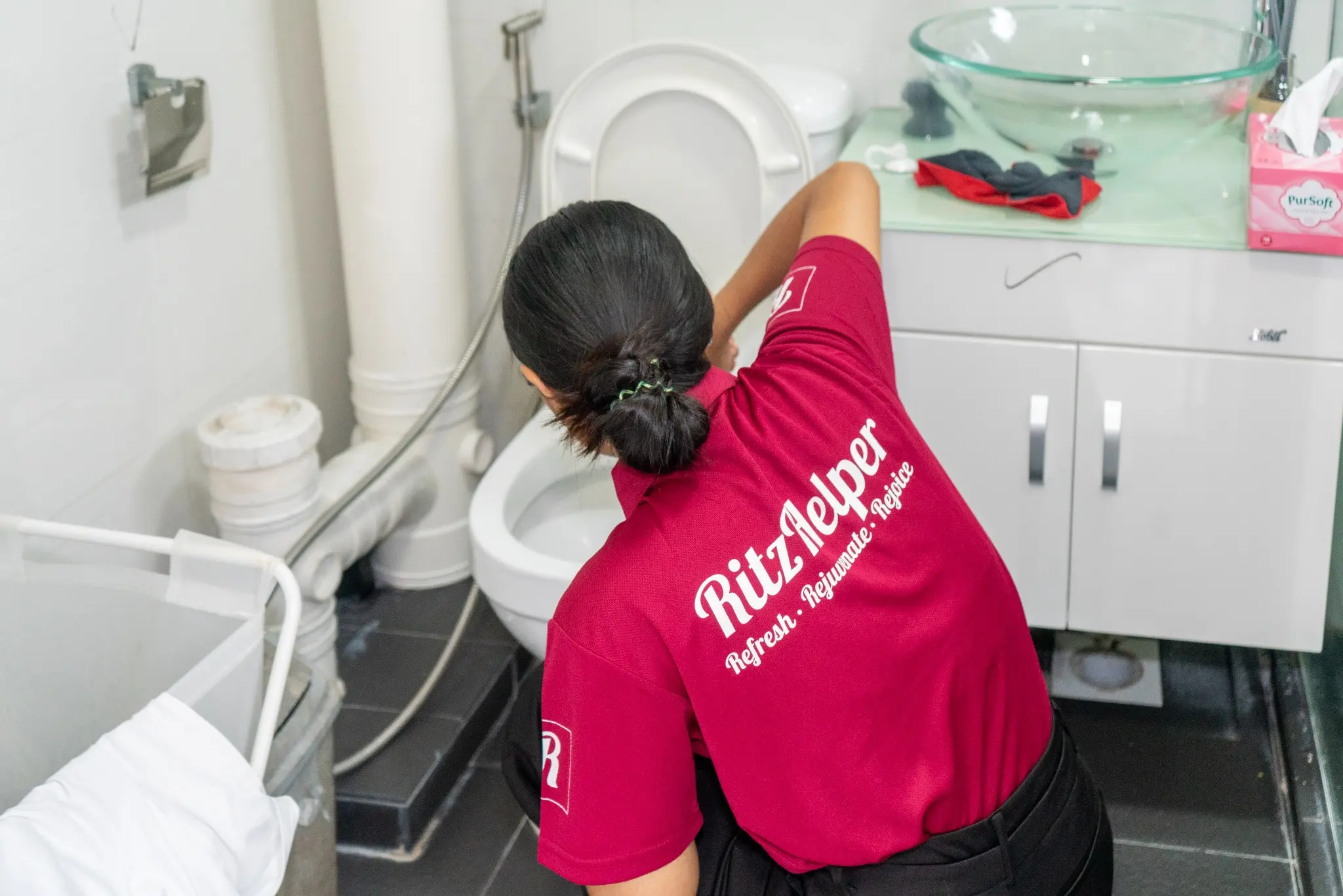RitzHelper cleaner following professional service standards in a Singapore home