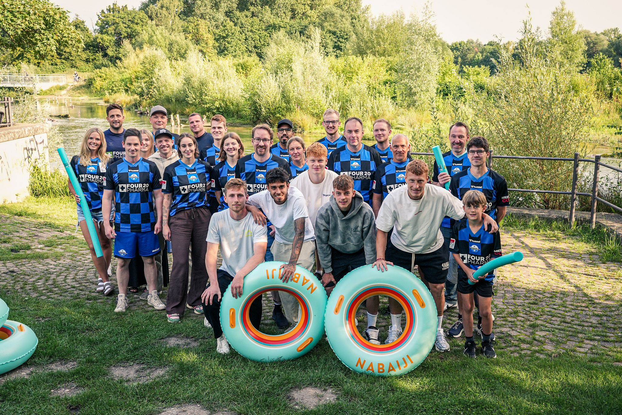 Four 20 Pharma-Trikot-Aktion fiel ins Wasser – und alle hatten Spaß!
