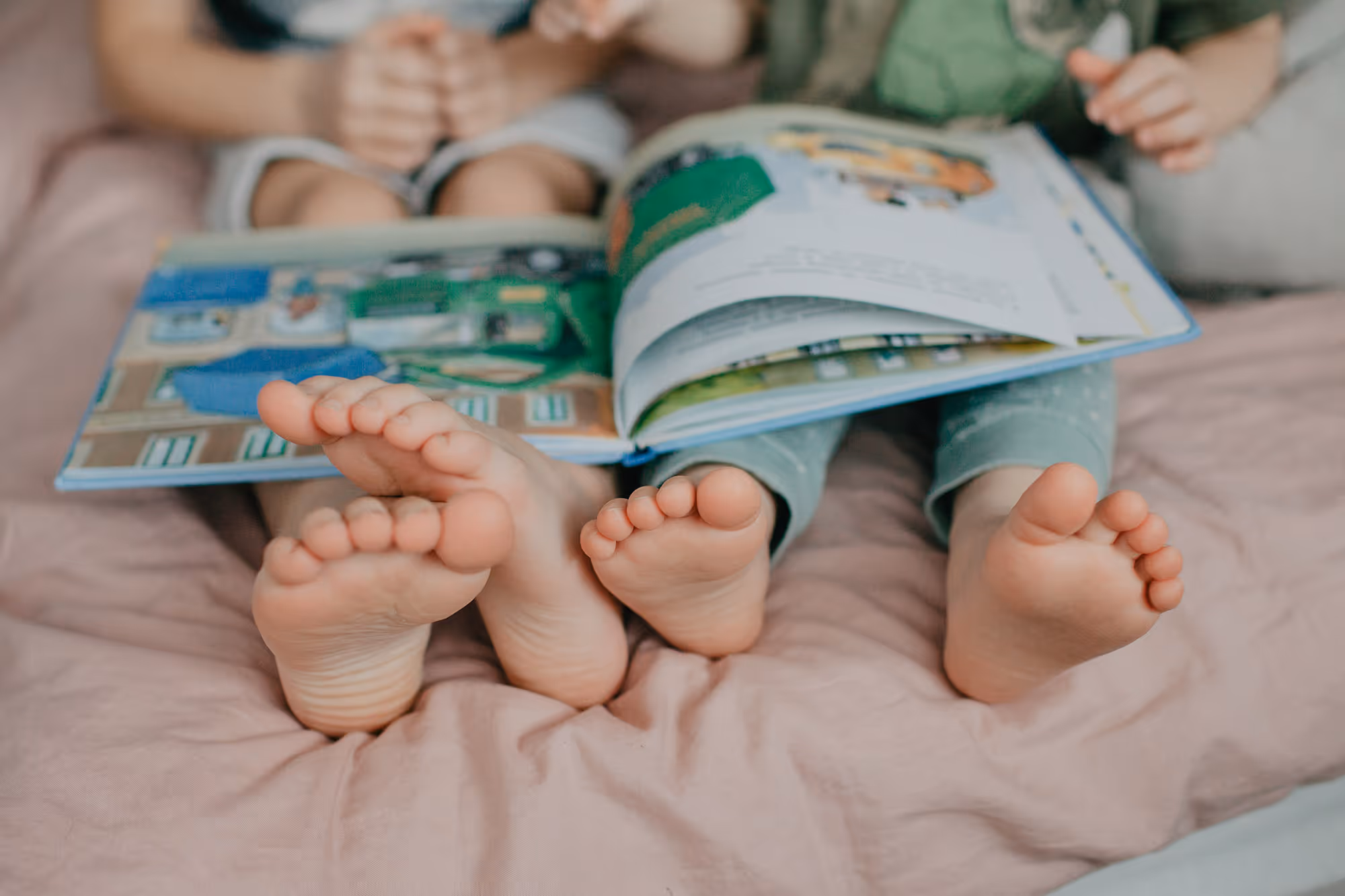 MAISUITES Sperling Kinderbücher und Spiele vorhanden