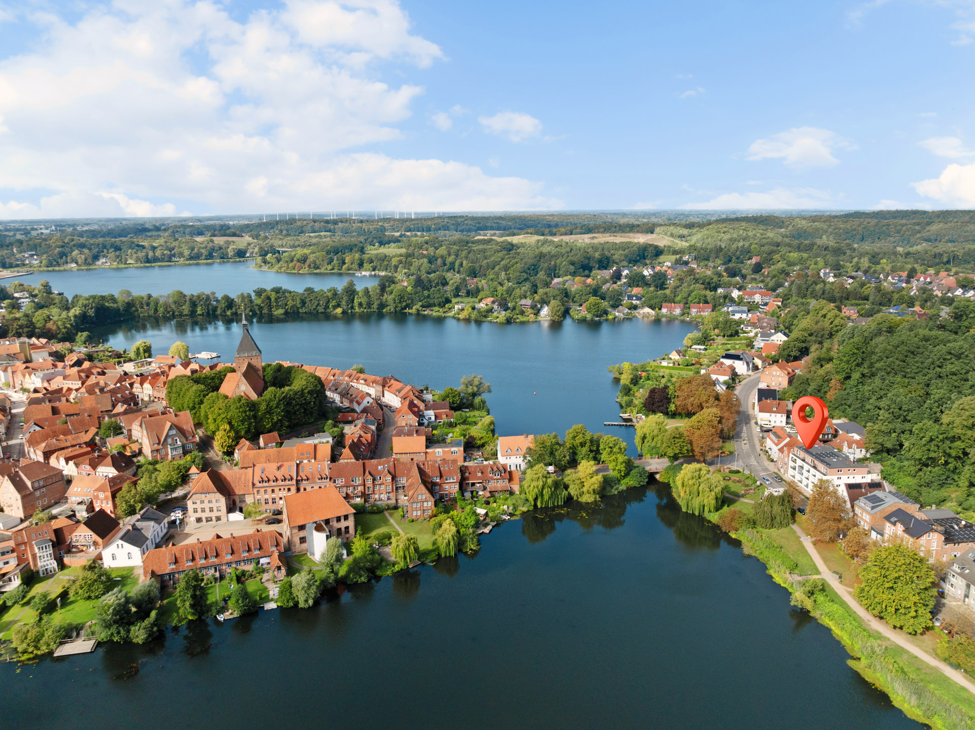 Luftaufnahme von Mölln mit Altstadt und Seen