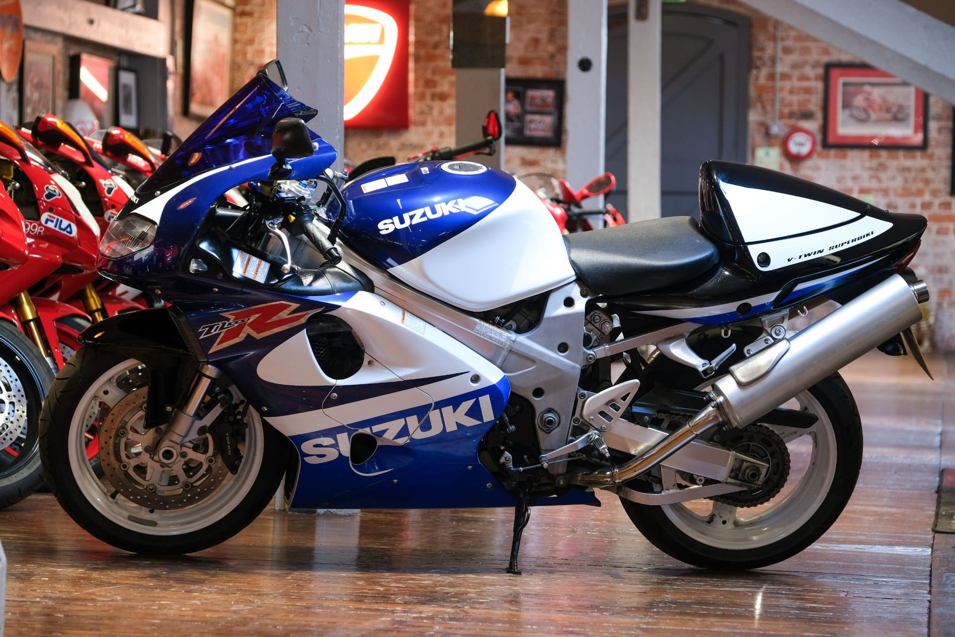 Suzuki TL1000R en exposition