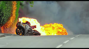 Moto en feu suite accident