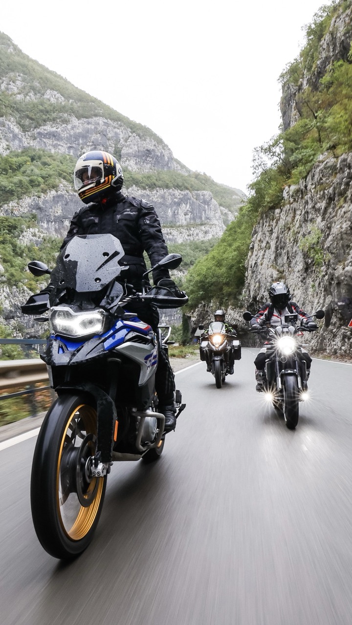 Groupe de 3 motos trails