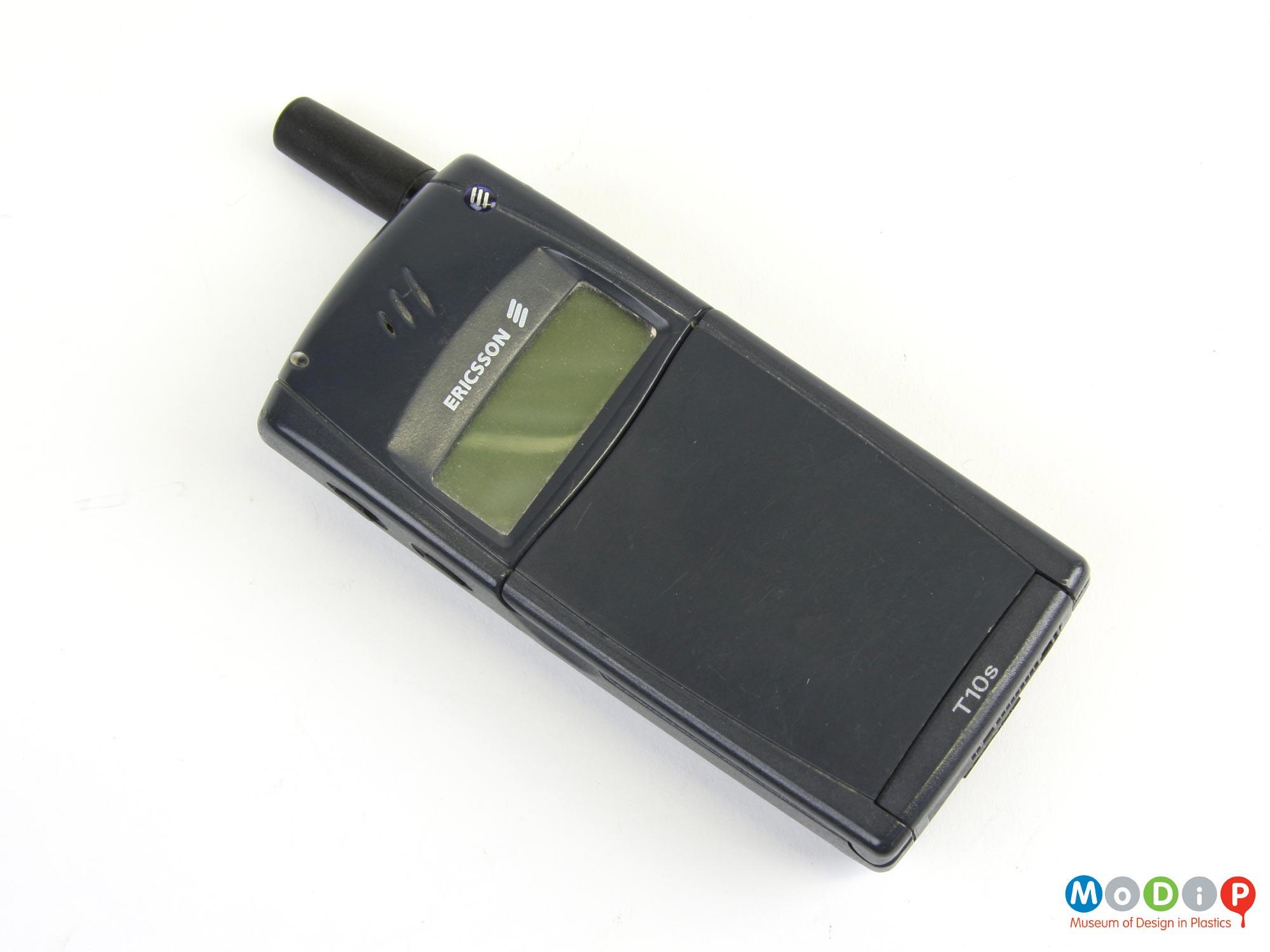 Ancien téléphone avec antenne