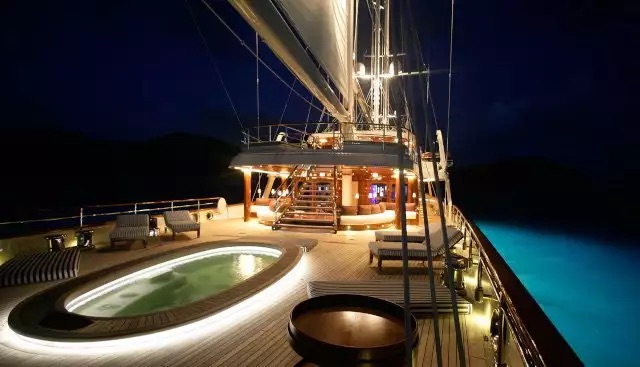 Piscine extérieur Yacht Koru