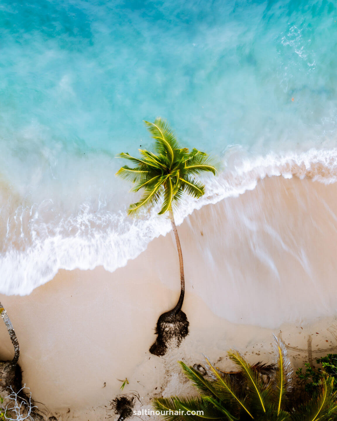 Plage avec mer bleu turquoise
