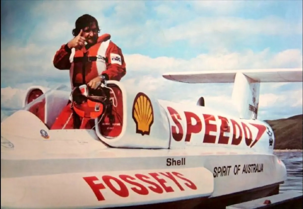 Ken Warbysur son hydroplane Spirit of Australia