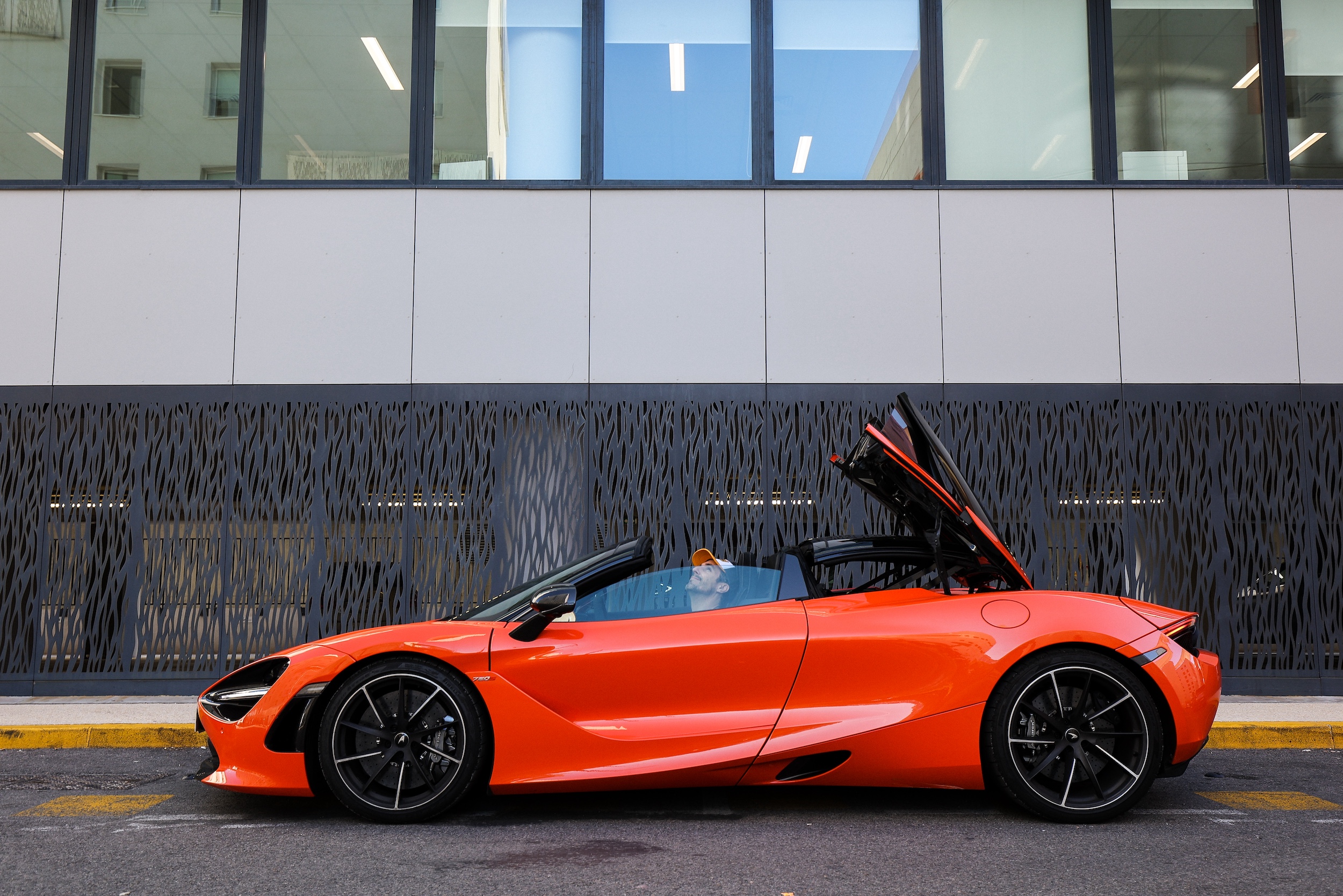 McLaren 720S vue de côté