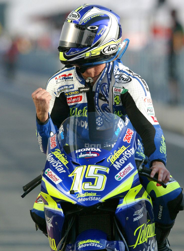 sete gibernau célébrant l'une de ses nombreuses victoires