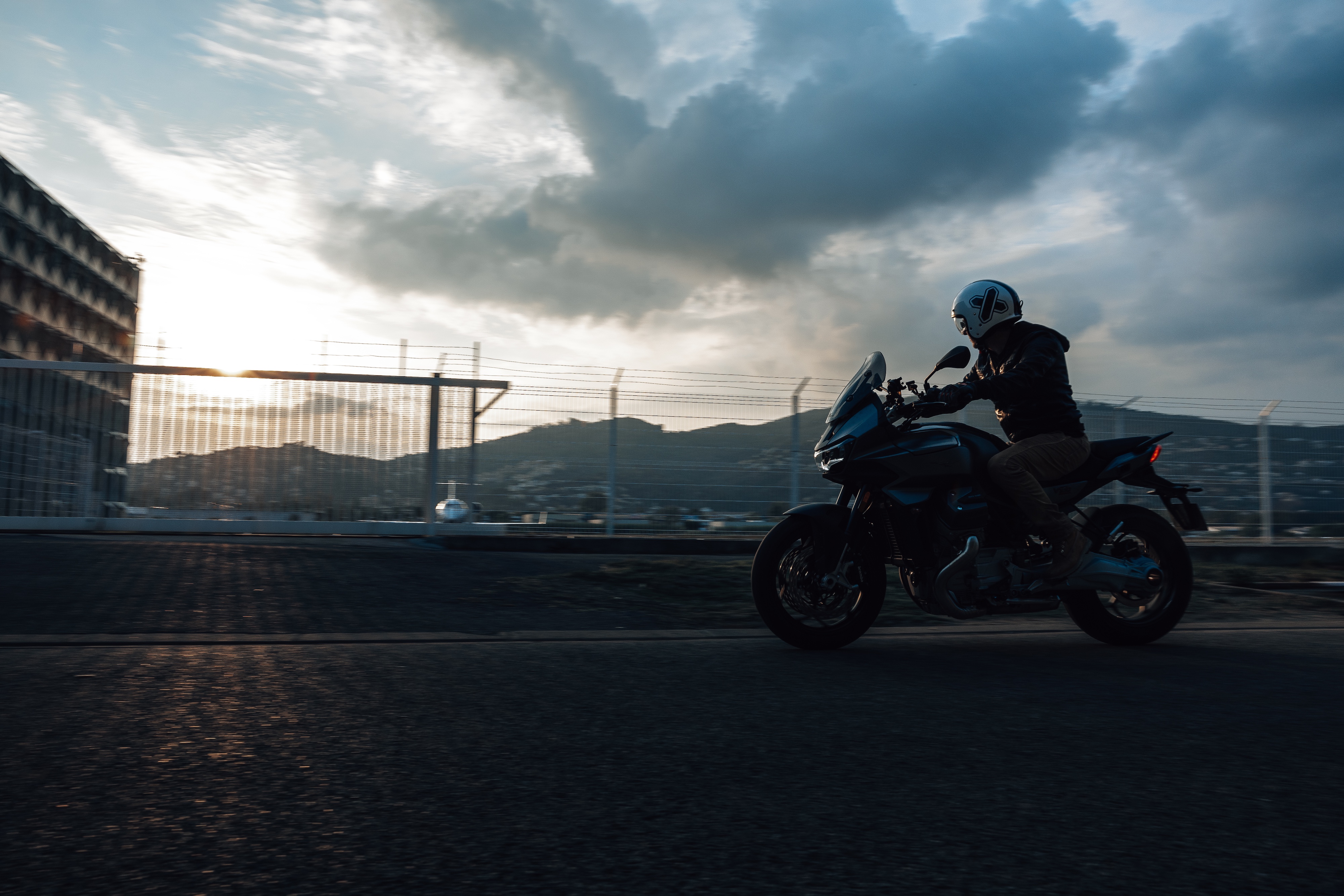 essai moto guzzi v100 mandello 