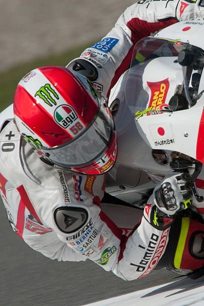 arco Simoncelli en pleine courbe sur sa Honda Gresini, casque rouge n°58