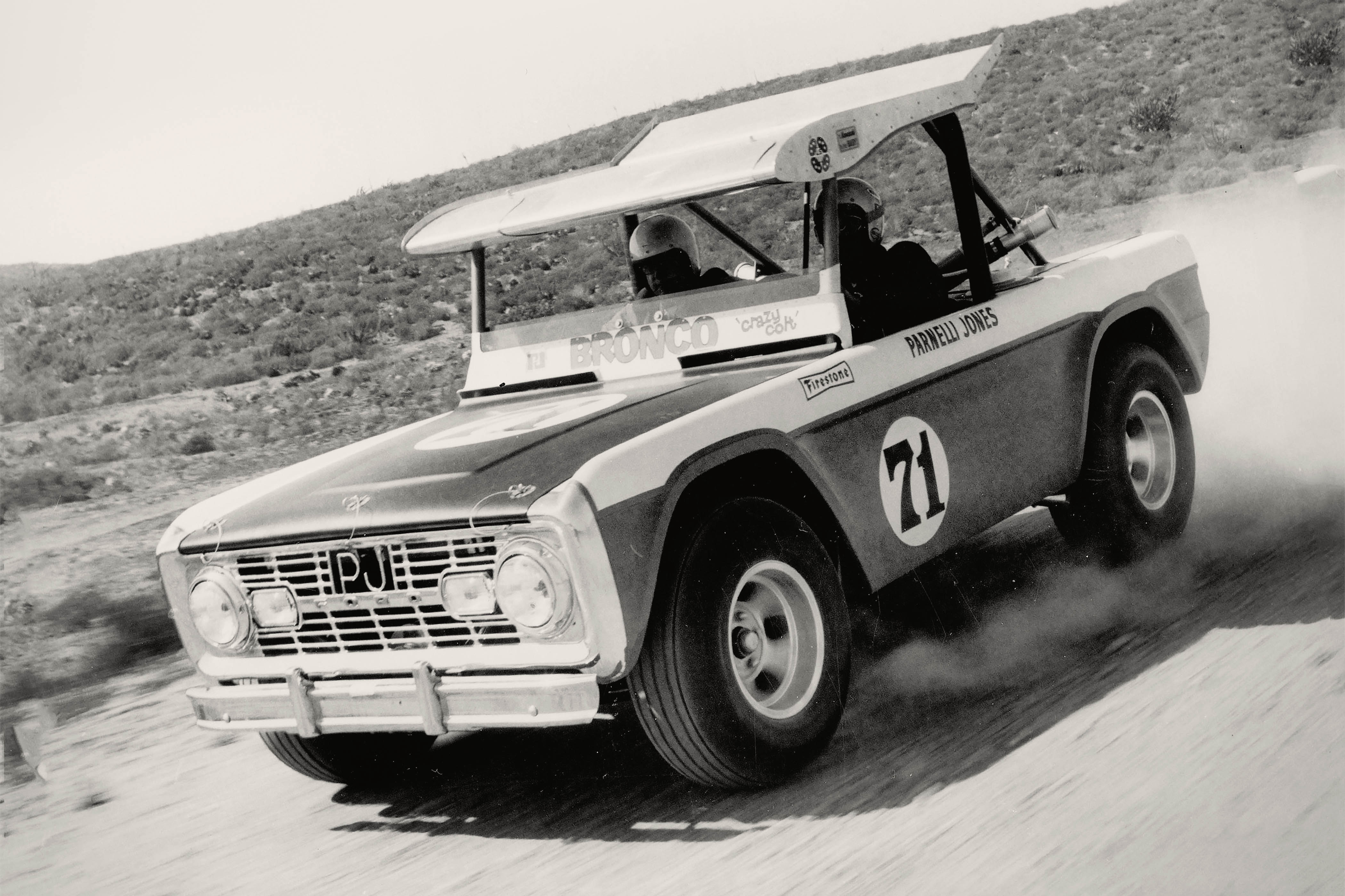 une image d'archive de la baja 500 en voiture 4X4 vintage