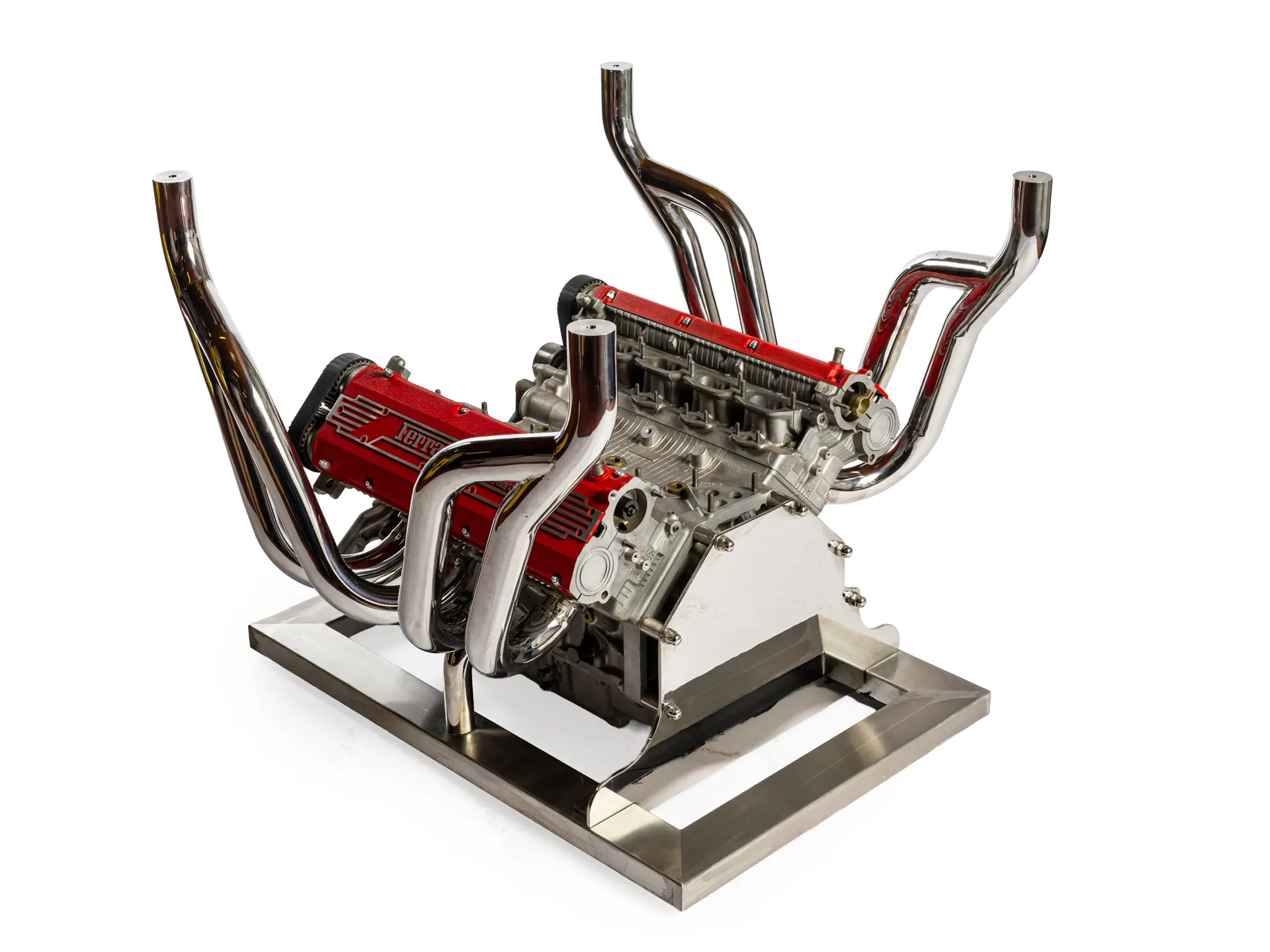 Table réalisée autour d’un moteur de Ferrari F355, sans plateau en verre.