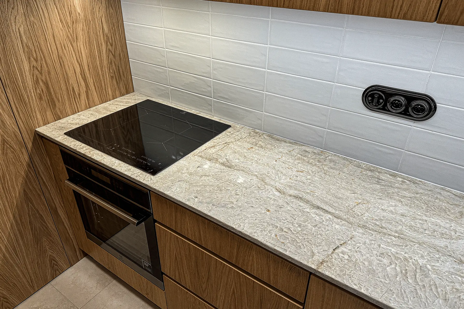 Kuchyňská deska z kvarcitu Taj Mahal – elegance a odolnost v jednom