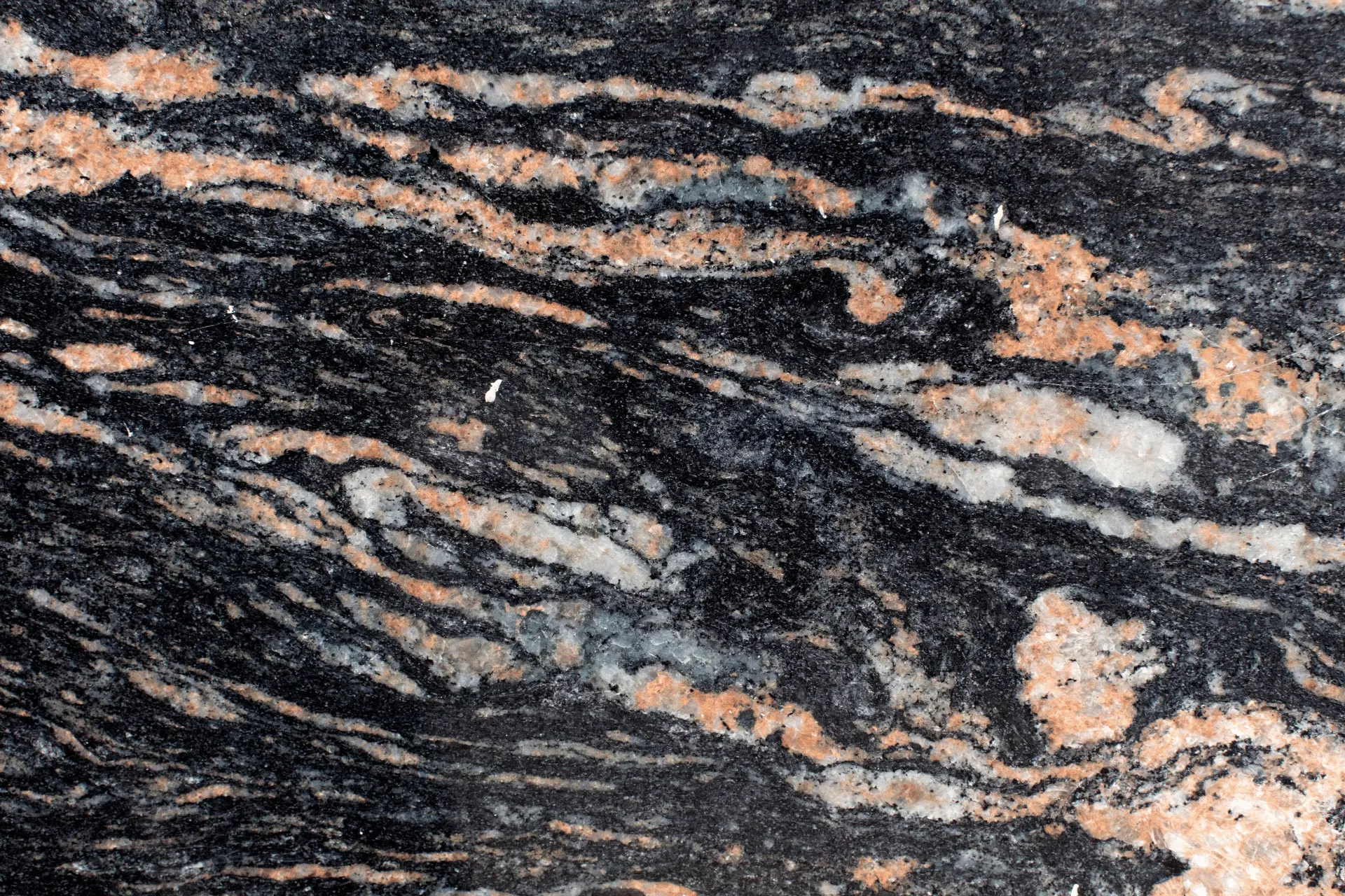 Detail textury černé žuly s výraznou kresbou pro kuchyňskou desku.