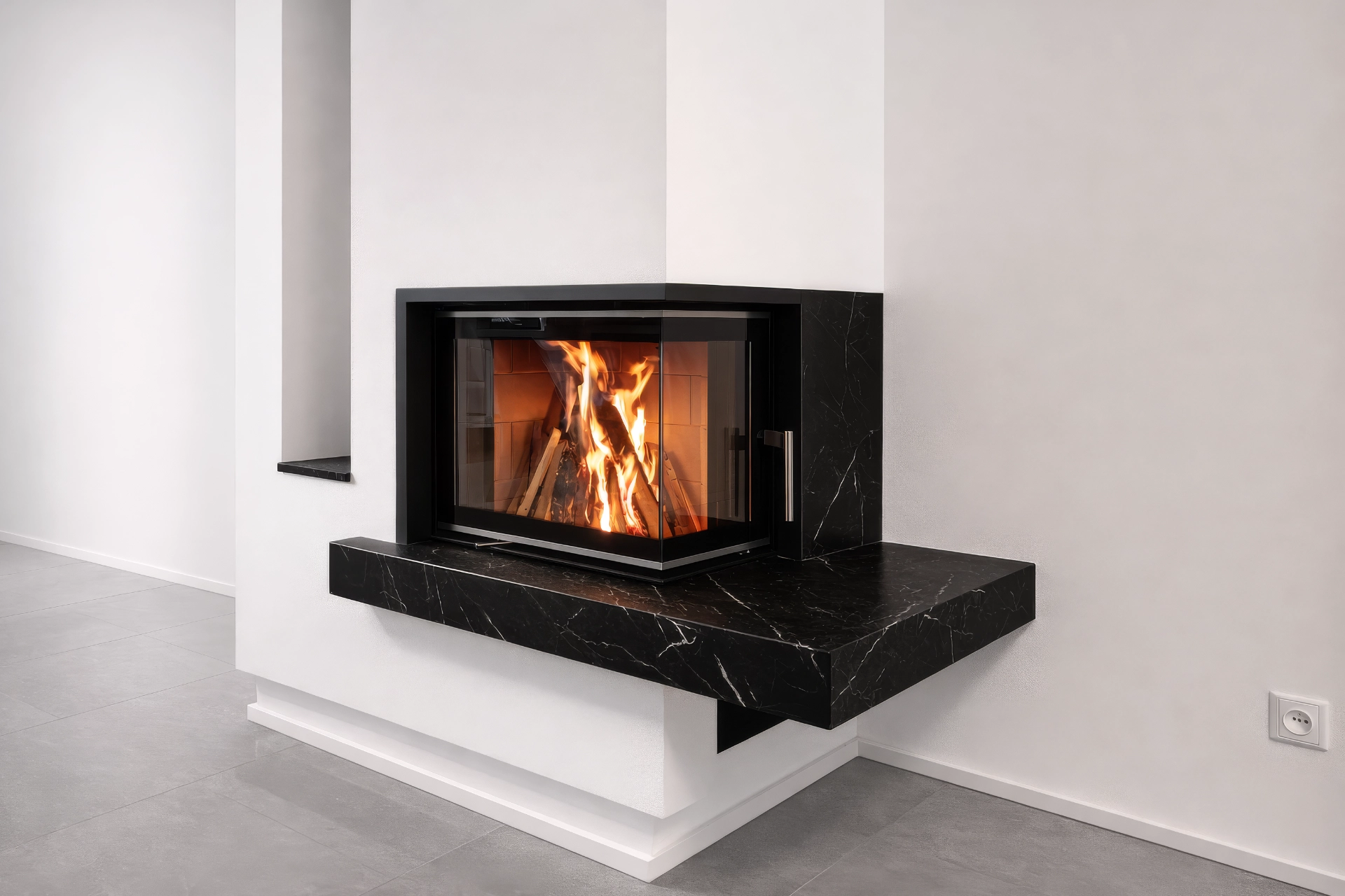 Moderní rohový krb s černým kamenným obkladem a proskleným ohništěm od Kamenosochařství Hála z Hořic