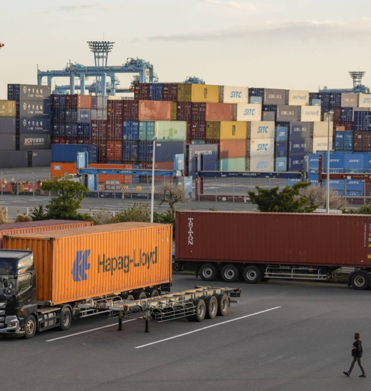 Japan’s Exports Tumble for Second Month as U.S. Trade Tensions Escalate