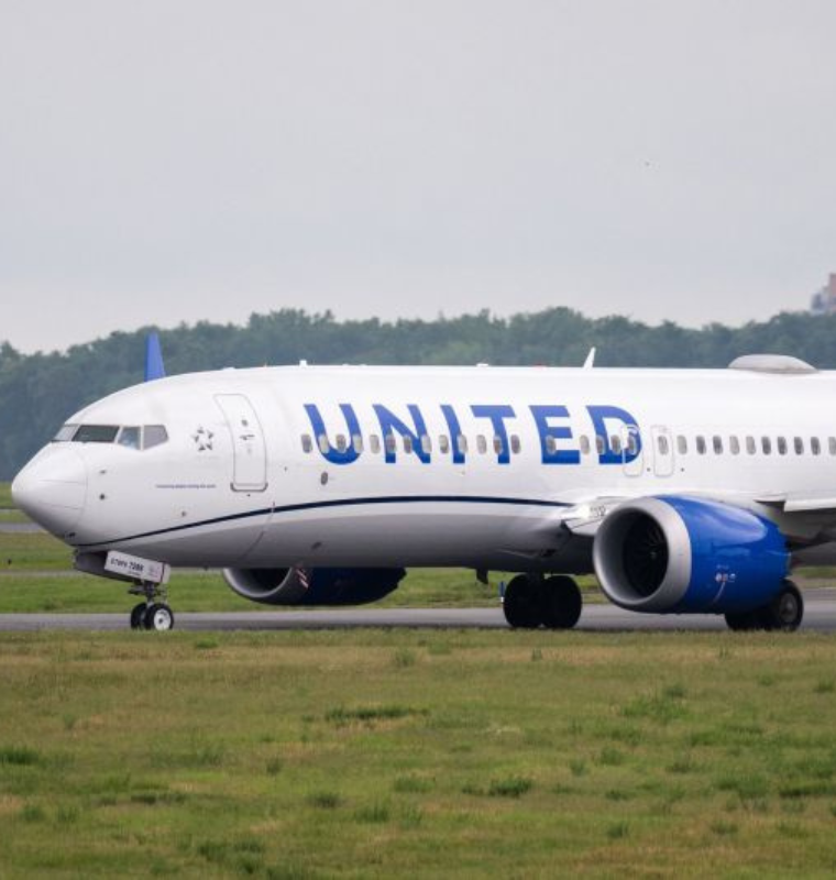United Airlines Lowers Full-Year Forecast but Sees Brighter Skies Ahead