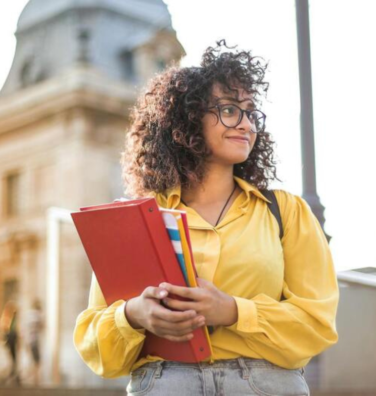 Despite Policy Overhaul, Federal Student Loans Still Outweigh Private Options, Experts Say