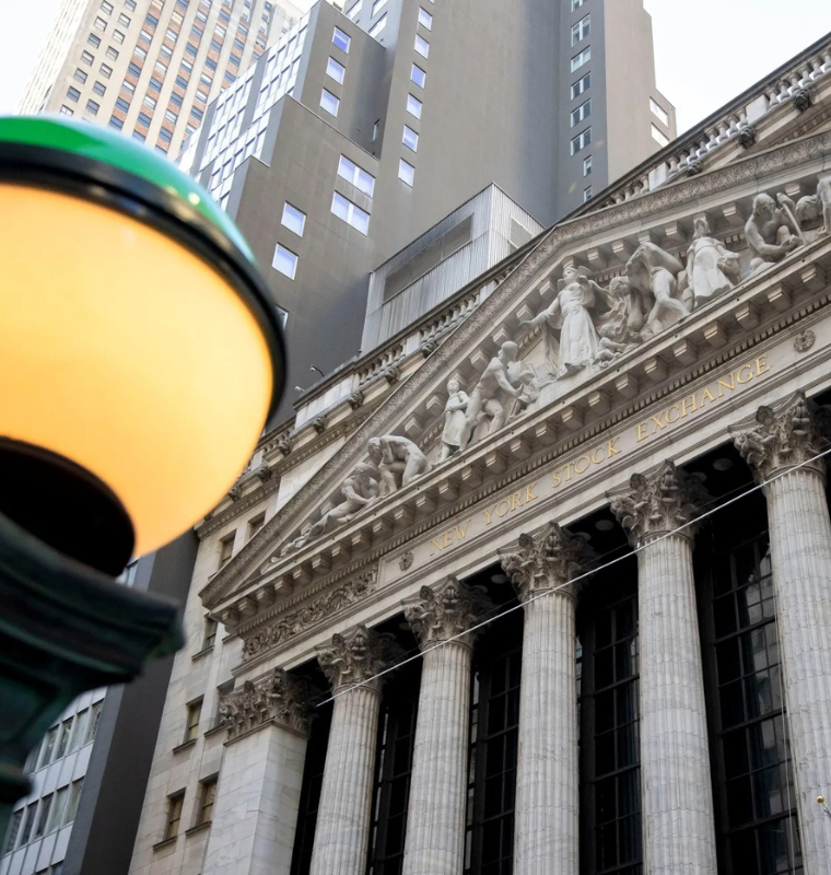 Stock Futures Hold Steady as Markets Digest Trump’s Plan for 100% Semiconductor Tariff