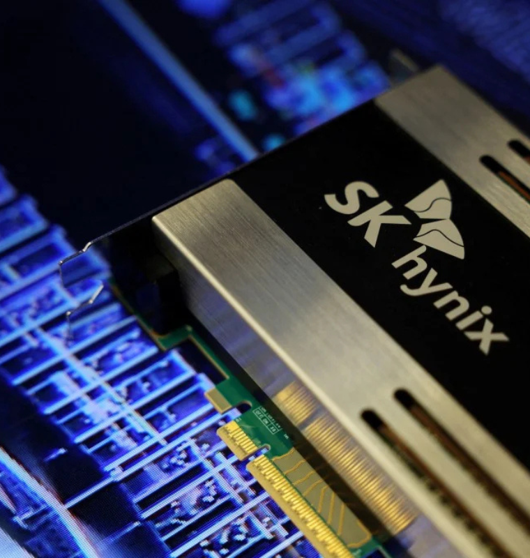 SK Hynix Hits 25-Year Stock Peak as Samsung Rallies on OpenAI Partnership