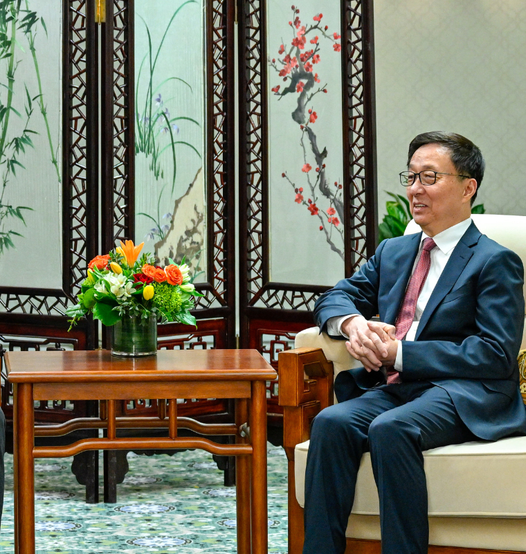 Global Investors Tentatively Return to China Amid Market Reforms and Lingering Capital Restrictions