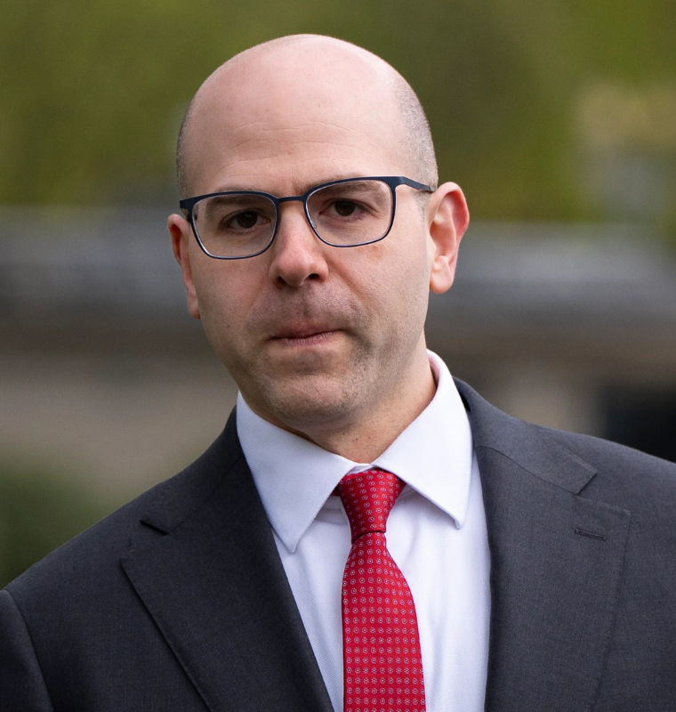 Fed’s Miran Urges Swift Rate Cuts Amid Rising China Trade Tensions