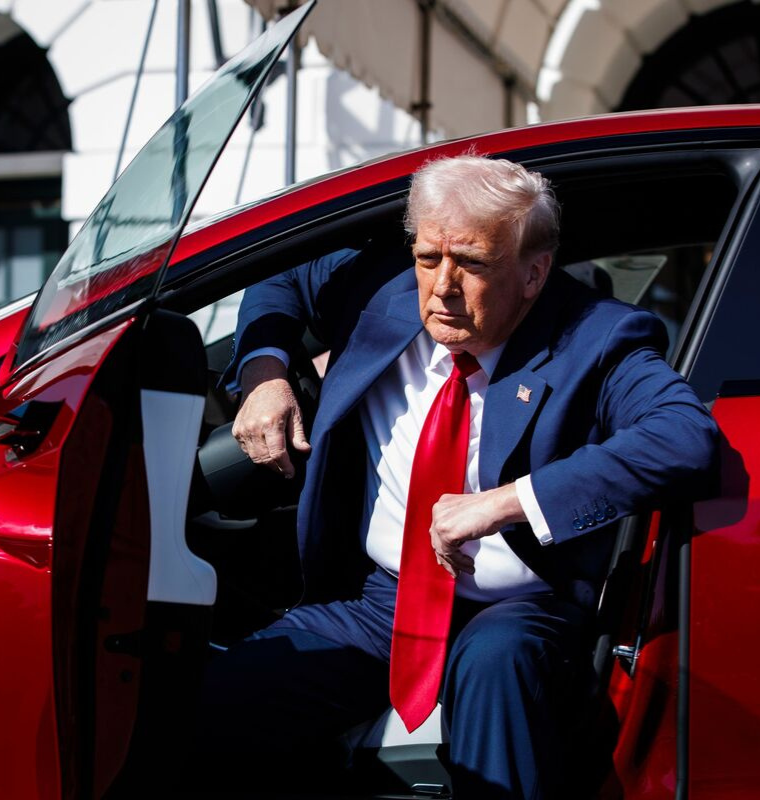Tesla’s Market Momentum Tested as U.S. Automakers Retreat from EV Push Under Trump’s New Policies