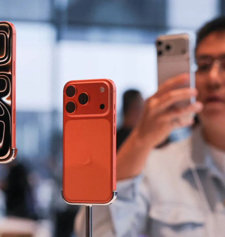 Apple Hits All-Time High as iPhone 17 Sales Surge Across U.S. and China