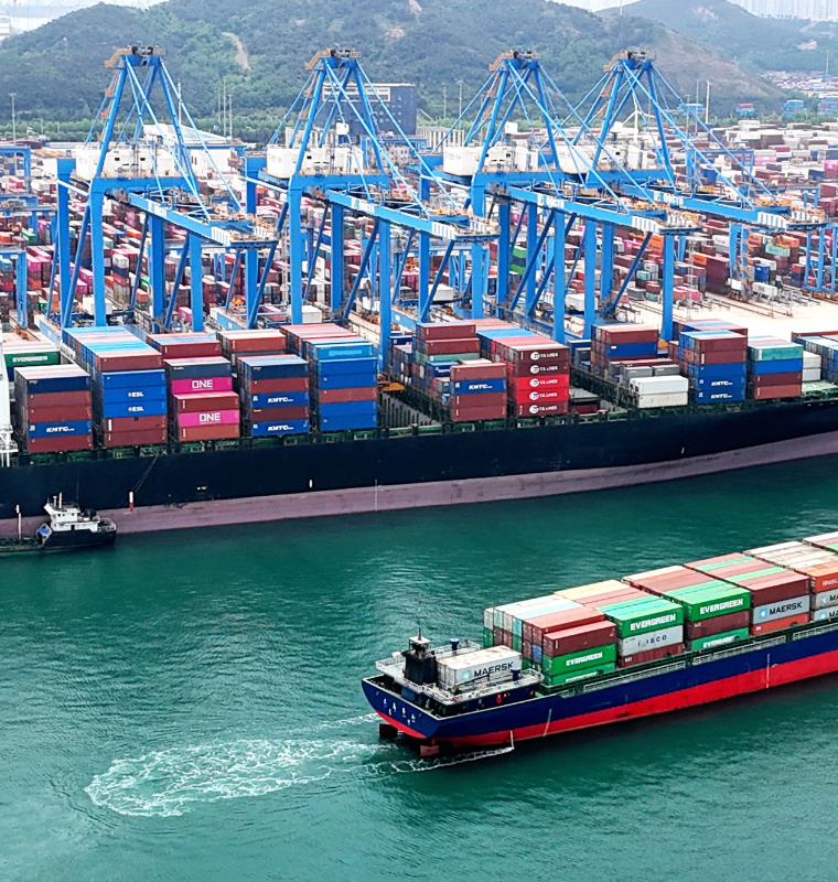 China’s October Exports Unexpectedly Slip with US Shipments Plunging 25%