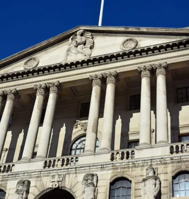 BOE Signals End of Peak Restrictiveness, Markets Eye Possible Christmas Rate Cut